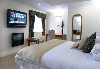 The Barns Hotel Cannock Bagian luar foto